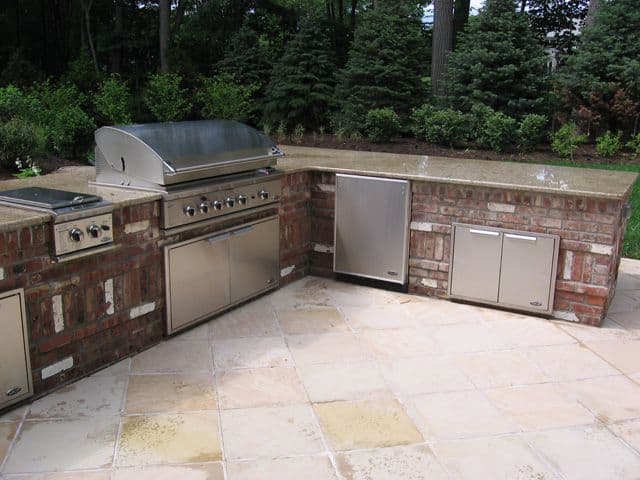 Spacious Brick Outdoor Kitchens Ideas